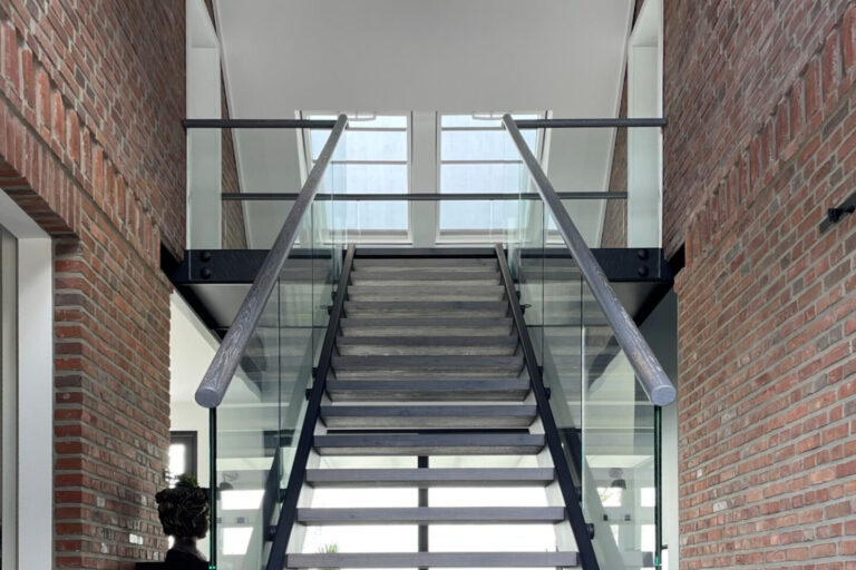 Sanierung Wohnhaus und Scheune Aussenbereich, münsterländischer Stil, gerade Treppe Landhaus aussen Modernes Landhaus Landhausstil